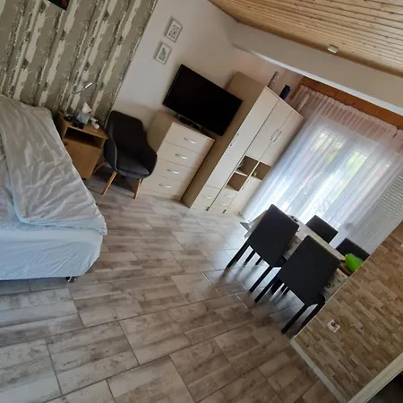 Sarkoezi Nyaralo Semesterbostad Balatonakali