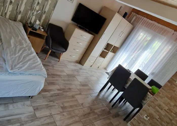 Sarkoezi Nyaralo Semesterbostad Balatonakali